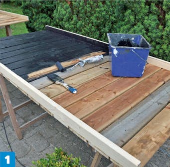 Bygge utedusj: Mal siderammene, stolpene Bygge utedusj: Mal siderammene, stolpene